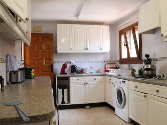 4 Bedroom 3 Bathroom Villa in Orba - Caza De Casa