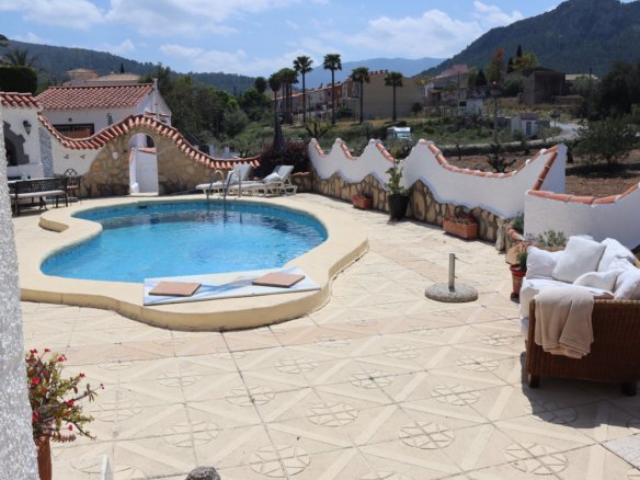 4 Bedroom 3 Bathroom Villa in Orba - Caza De Casa