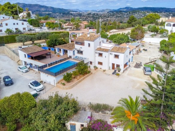 9 Bedroom 8 Bathroom finca in Benissa - Caza De Casa
