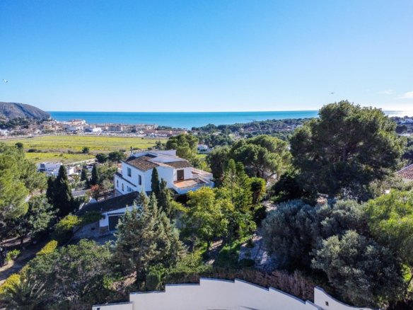 4 Bedroom 3 Bathroom villa in Moraira - Caza De Casa