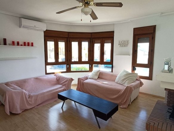 3 Bedroom 2 Bathroom Villa in Algorfa - Caza De Casa