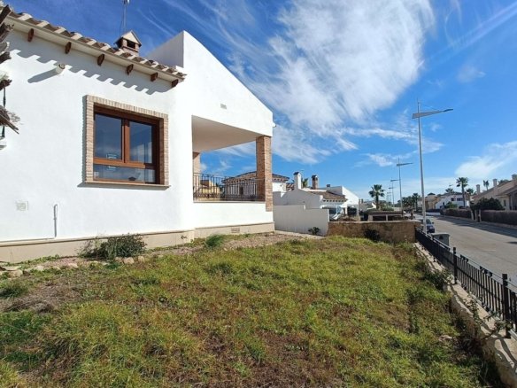 3 Bedroom 2 Bathroom Villa in Algorfa - Caza De Casa