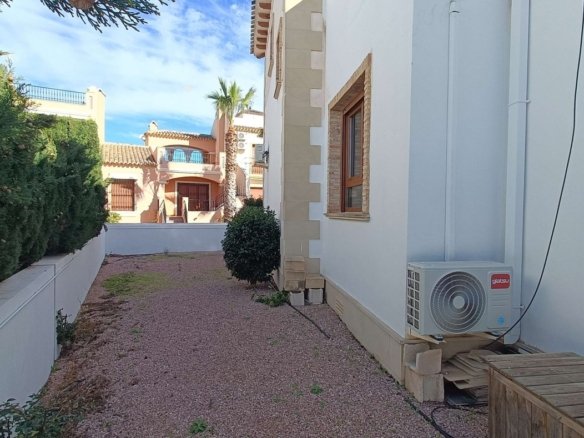 3 Bedroom 2 Bathroom Villa in Algorfa - Caza De Casa