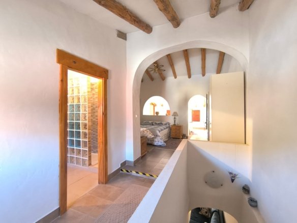 4 Bedroom 2 Bathroom Villa in Chinorlet - Caza De Casa