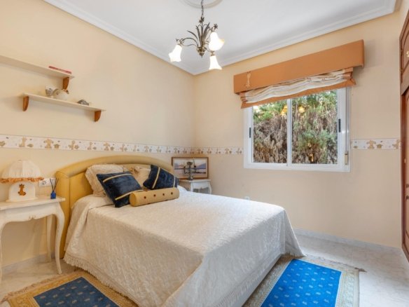 5 Bedroom 5 Bathroom Villa in Rojales - Caza De Casa
