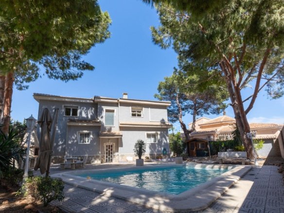 5 Bedroom 5 Bathroom Villa in Rojales - Caza De Casa