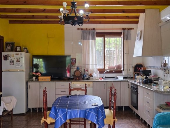 6 Bedroom 2 Bathroom Country House in Pinoso - Caza De Casa