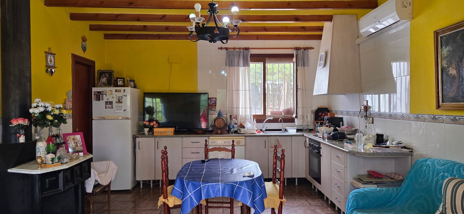 6 Bedroom 2 Bathroom Country House in Pinoso - Caza De Casa