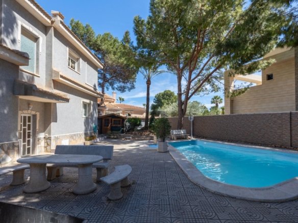 5 Bedroom 5 Bathroom Villa in Rojales - Caza De Casa