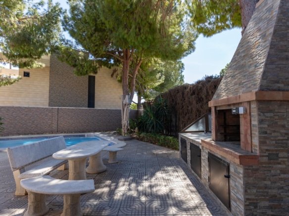 5 Bedroom 5 Bathroom Villa in Rojales - Caza De Casa