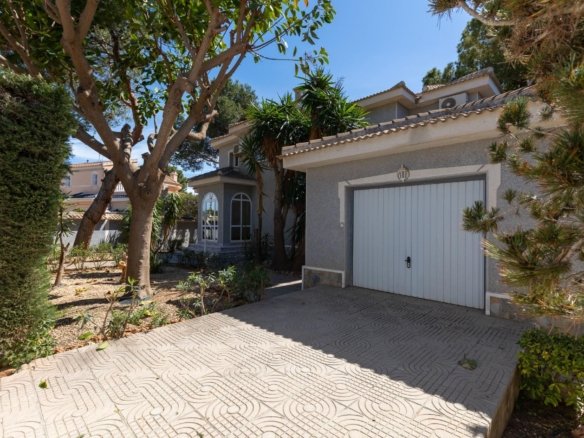 5 Bedroom 5 Bathroom Villa in Rojales - Caza De Casa