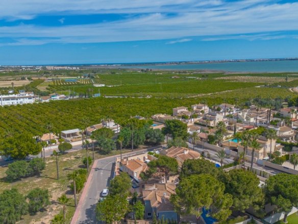 5 Bedroom 5 Bathroom Villa in Rojales - Caza De Casa