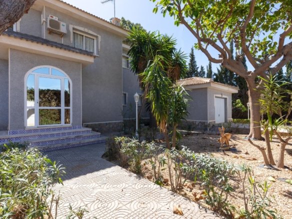 5 Bedroom 5 Bathroom Villa in Rojales - Caza De Casa