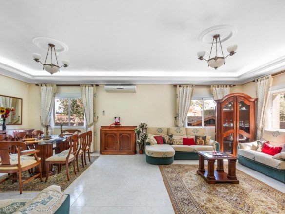 5 Bedroom 5 Bathroom Villa in Rojales - Caza De Casa