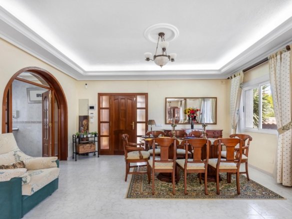 5 Bedroom 5 Bathroom Villa in Rojales - Caza De Casa
