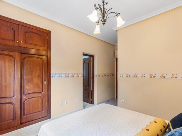 5 Bedroom 5 Bathroom Villa in Rojales - Caza De Casa