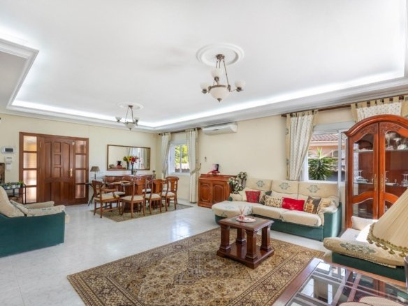 5 Bedroom 5 Bathroom Villa in Rojales - Caza De Casa