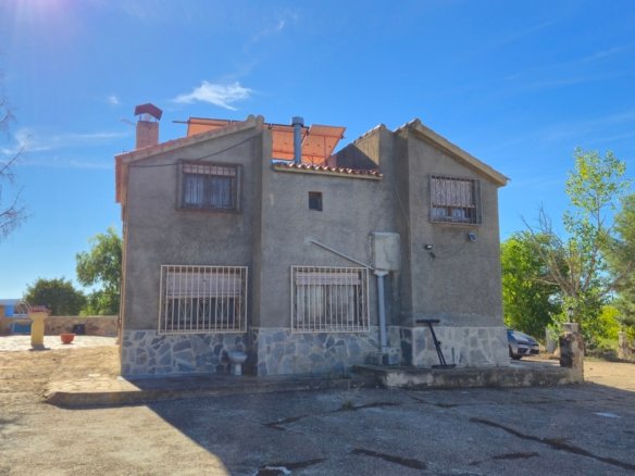 4 Bedroom 1 Bathroom Country House in Almansa - Caza De Casa