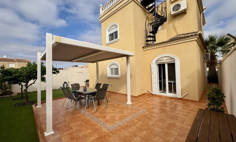 1329dcd8-img-6583 4 Bedroom 2 Bathroom Villa in Torrevieja - Caza De Casa