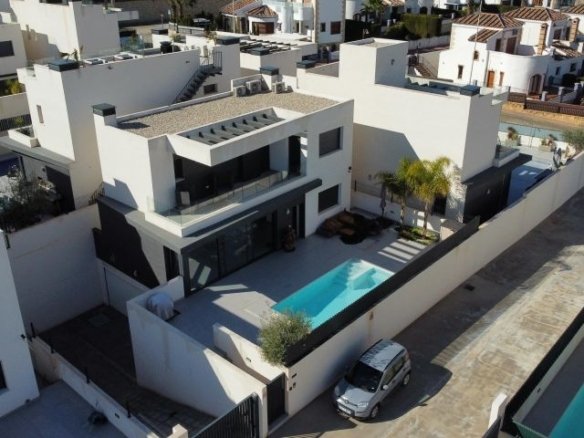 3 Bedroom 2 Bathroom Villa in Algorfa - Caza De Casa