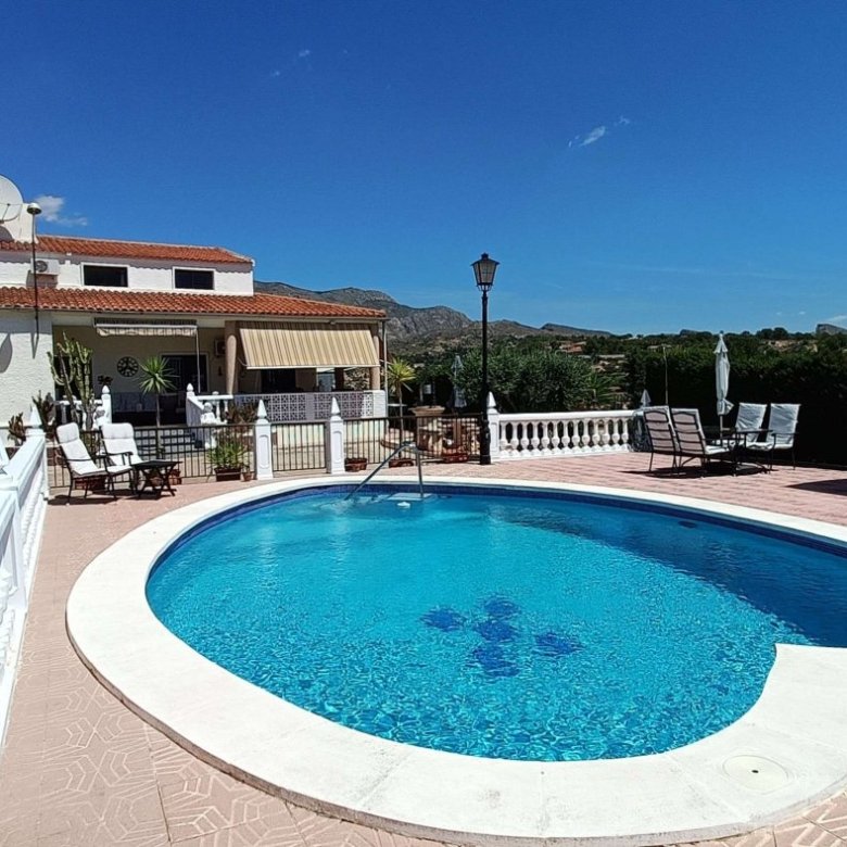 6 Bedroom 4 Bathroom Villa in Crevillent - Caza De Casa