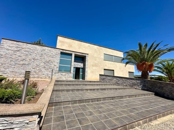 5 Bedroom 8 Bathroom Villa in Yecla - Caza De Casa