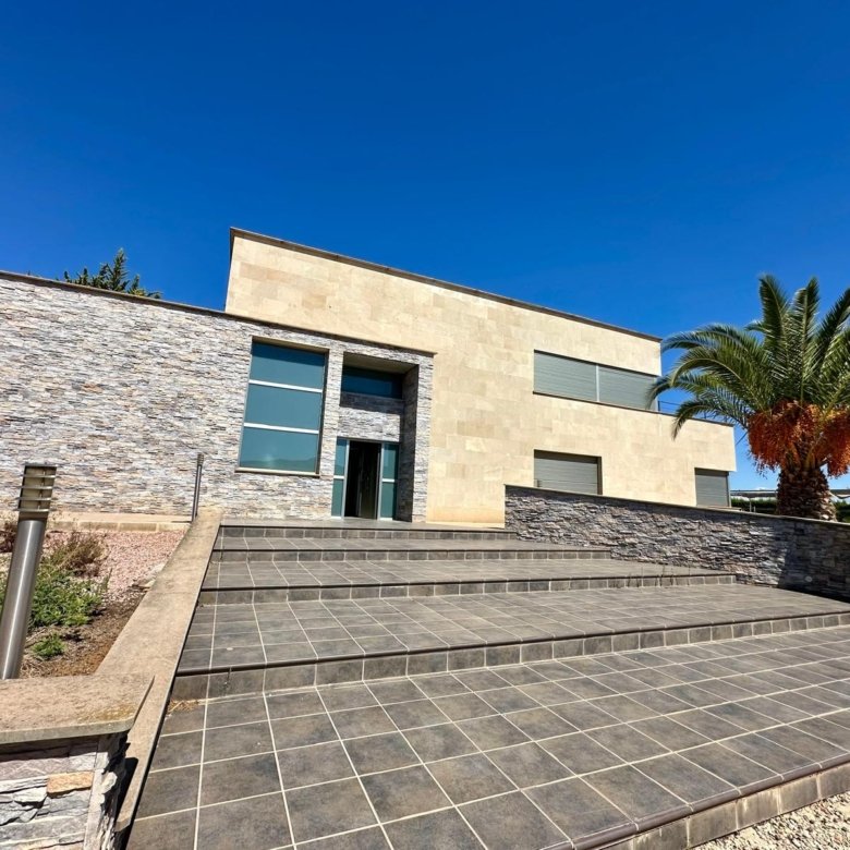 5 Bedroom 8 Bathroom Villa in Yecla - Caza De Casa