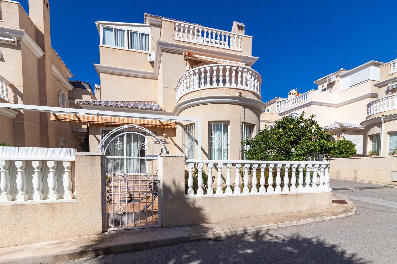 14-1 4 Bedroom 1 Bathroom Villa in Orihuela Costa - Caza De Casa