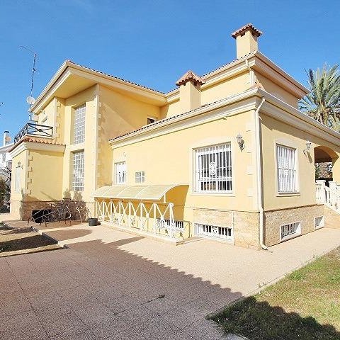4 Bedroom 3 Bathroom Villa in Elche - Caza De Casa