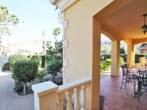 4 Bedroom 3 Bathroom Villa in Elche - Caza De Casa