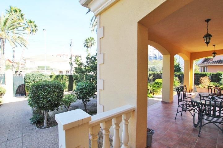4 Bedroom 3 Bathroom Villa in Elche - Caza De Casa