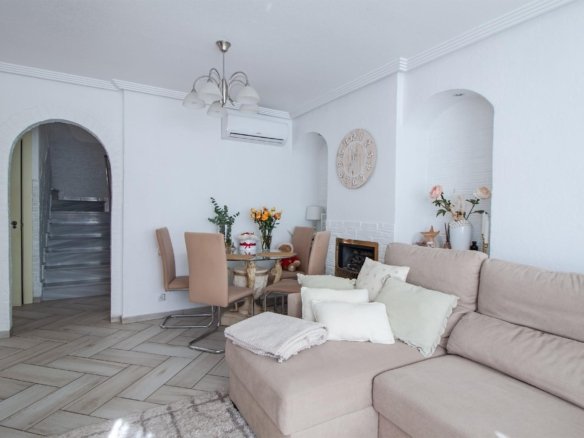 4 Bedroom 1 Bathroom Villa in Orihuela Costa - Caza De Casa