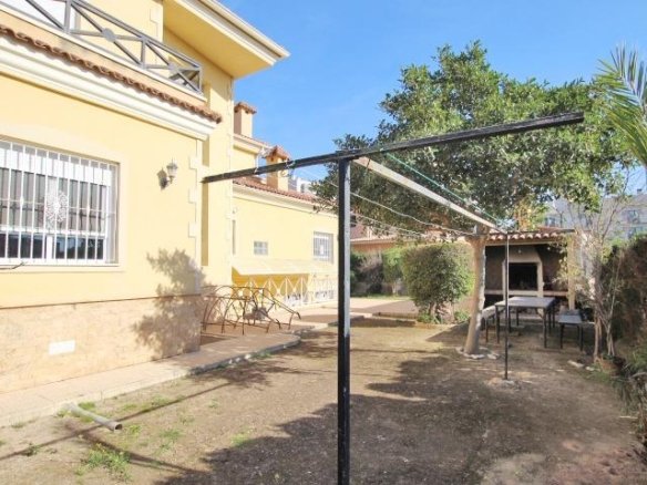 4 Bedroom 3 Bathroom Villa in Elche - Caza De Casa