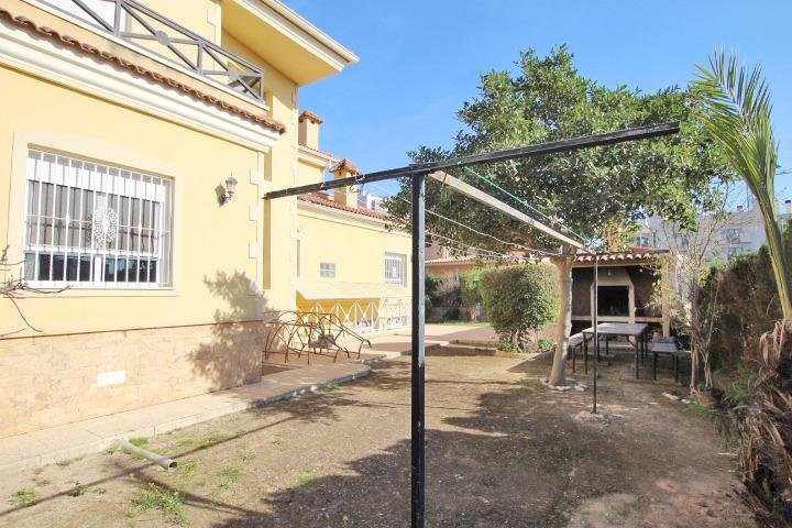 4 Bedroom 3 Bathroom Villa in Elche - Caza De Casa