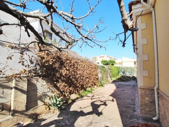 4 Bedroom 3 Bathroom Villa in Elche - Caza De Casa