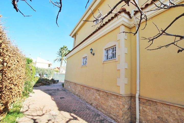 4 Bedroom 3 Bathroom Villa in Elche - Caza De Casa