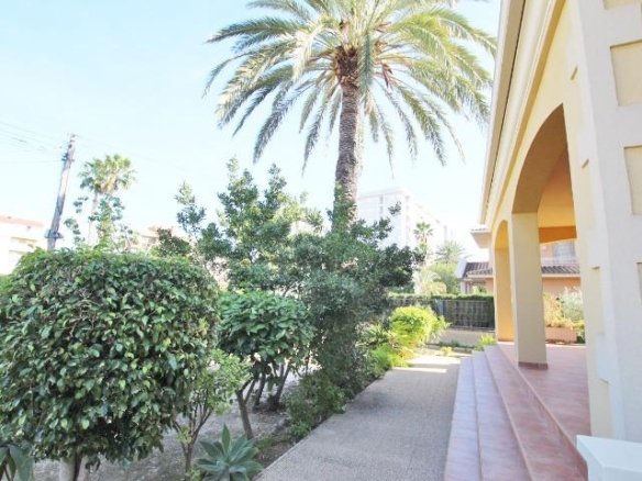 4 Bedroom 3 Bathroom Villa in Elche - Caza De Casa