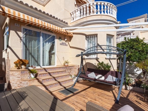 4 Bedroom 1 Bathroom Villa in Orihuela Costa - Caza De Casa