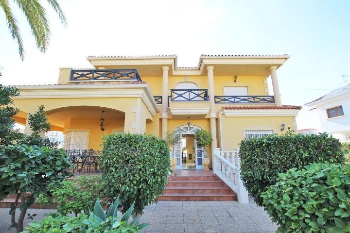 4 Bedroom 3 Bathroom Villa in Elche - Caza De Casa