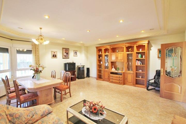 4 Bedroom 3 Bathroom Villa in Elche - Caza De Casa