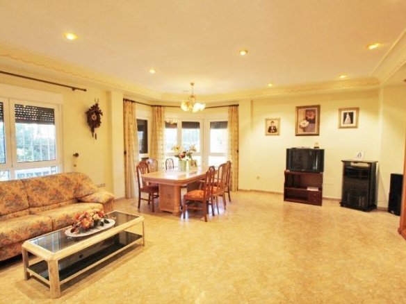 4 Bedroom 3 Bathroom Villa in Elche - Caza De Casa