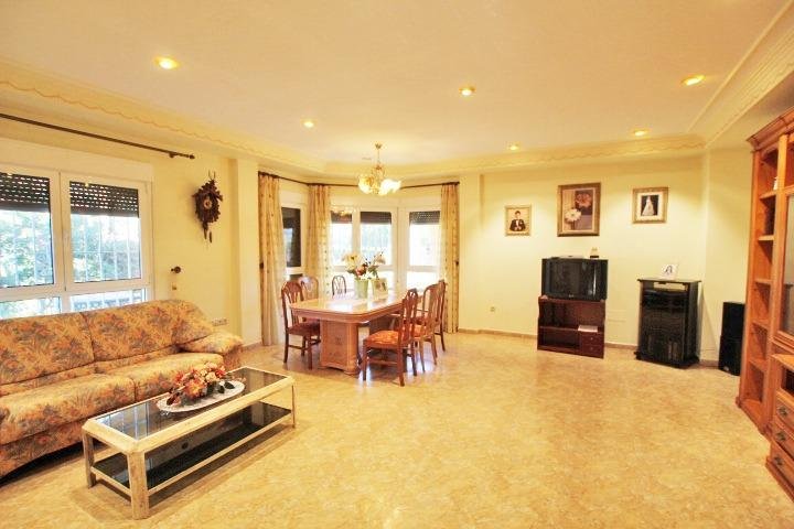 4 Bedroom 3 Bathroom Villa in Elche - Caza De Casa