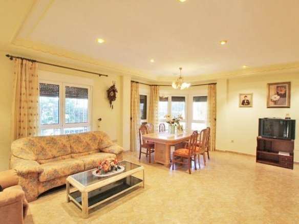 4 Bedroom 3 Bathroom Villa in Elche - Caza De Casa