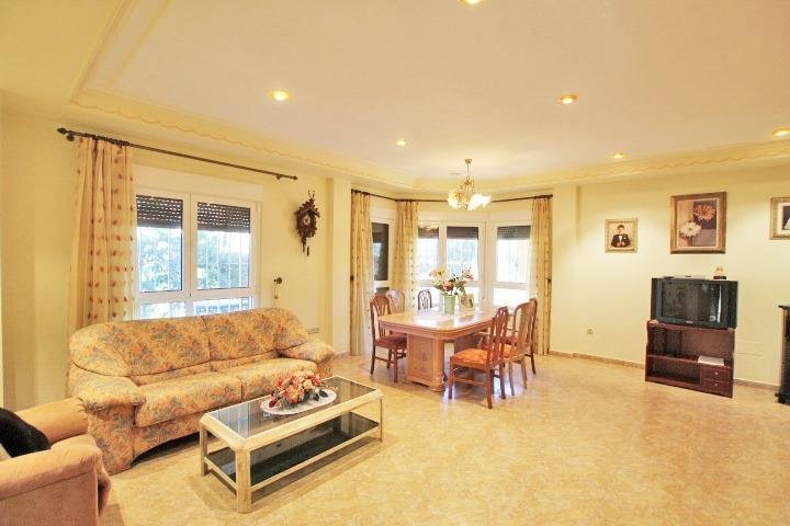 4 Bedroom 3 Bathroom Villa in Elche - Caza De Casa