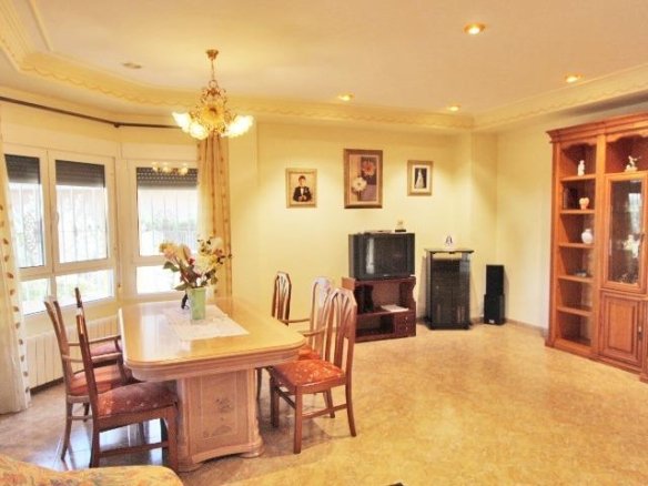 4 Bedroom 3 Bathroom Villa in Elche - Caza De Casa