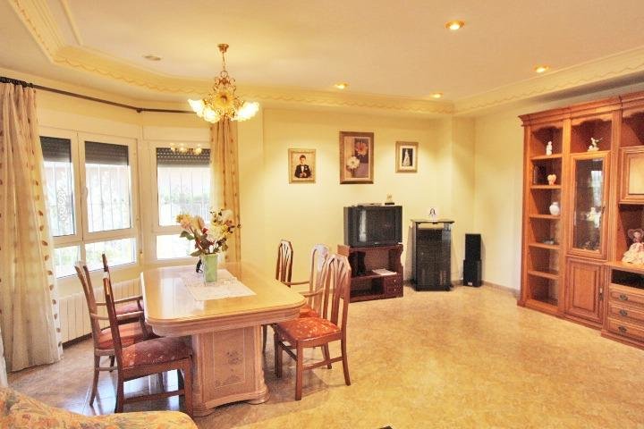 4 Bedroom 3 Bathroom Villa in Elche - Caza De Casa