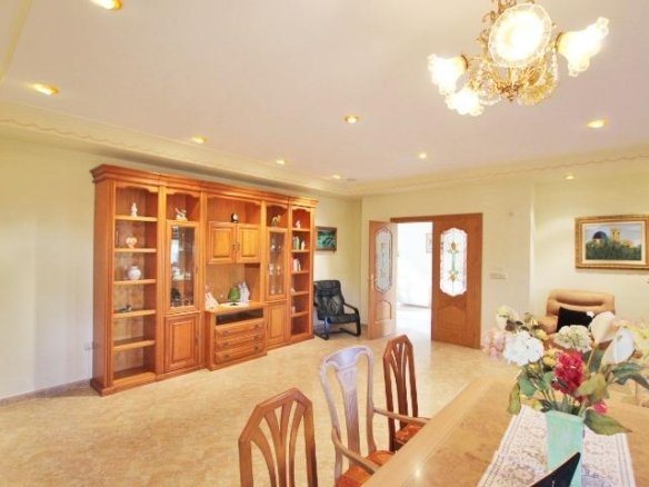 4 Bedroom 3 Bathroom Villa in Elche - Caza De Casa