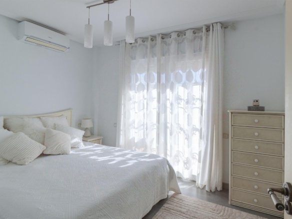 4 Bedroom 1 Bathroom Villa in Orihuela Costa - Caza De Casa