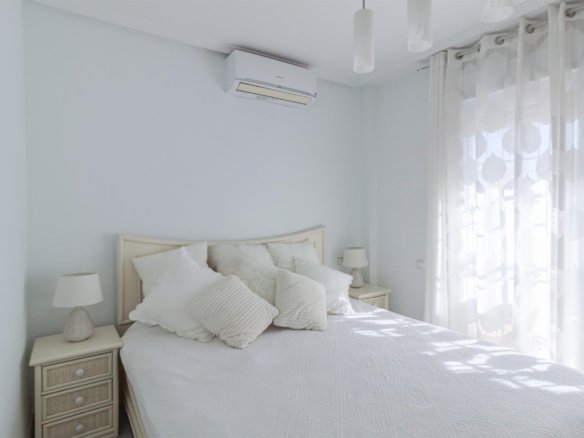 4 Bedroom 1 Bathroom Villa in Orihuela Costa - Caza De Casa