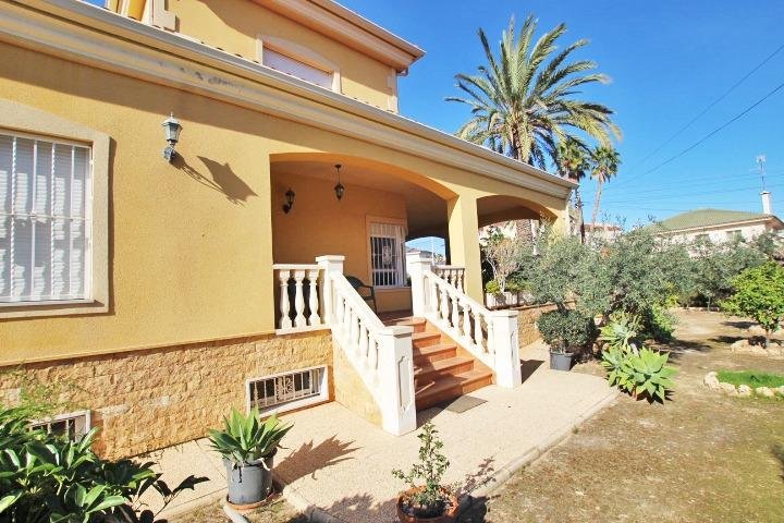 4 Bedroom 3 Bathroom Villa in Elche - Caza De Casa